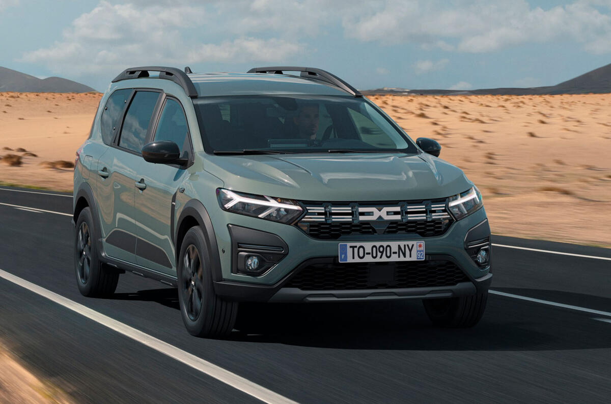 Dacia Jogger front driving Dacia Jogger front driving