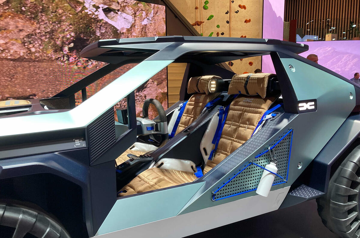 Dacia Manifesto 2022 seats Paris motor show Dacia Manifesto 2022 seats Paris motor show