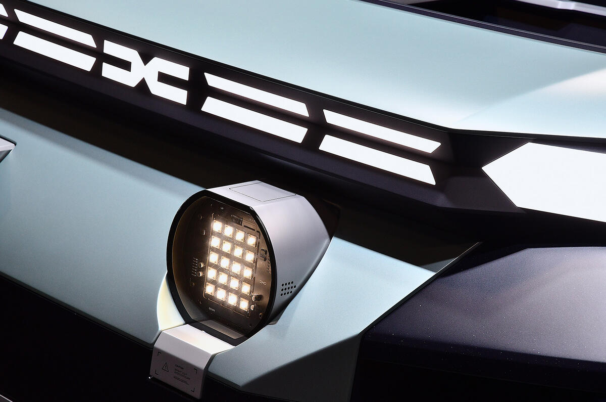 dacia manifesto paris motor show 04 head light dacia manifesto paris motor show 04 head light