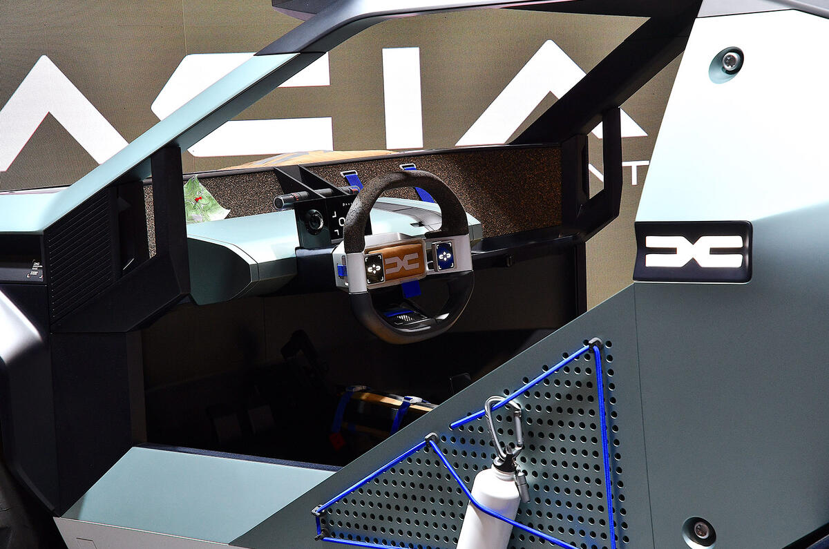 dacia manifesto paris motor show 06 dashboard dacia manifesto paris motor show 06 dashboard