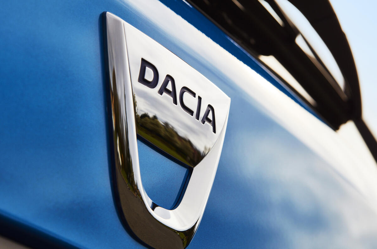 2017 Dacia Logan MCV Stepway revealed