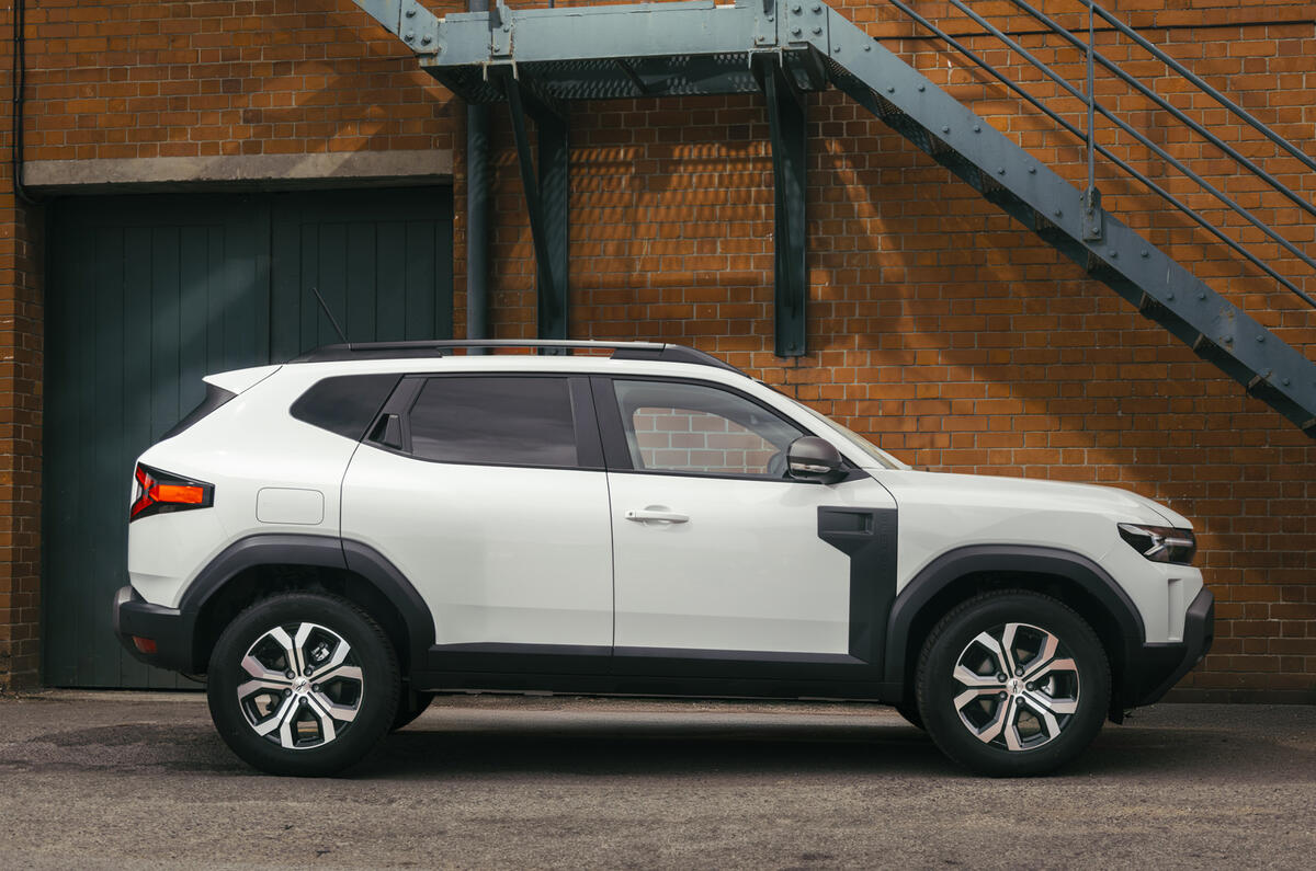 Dacia Duster Cargo Exterior (4) Dacia Duster Cargo Exterior (4)