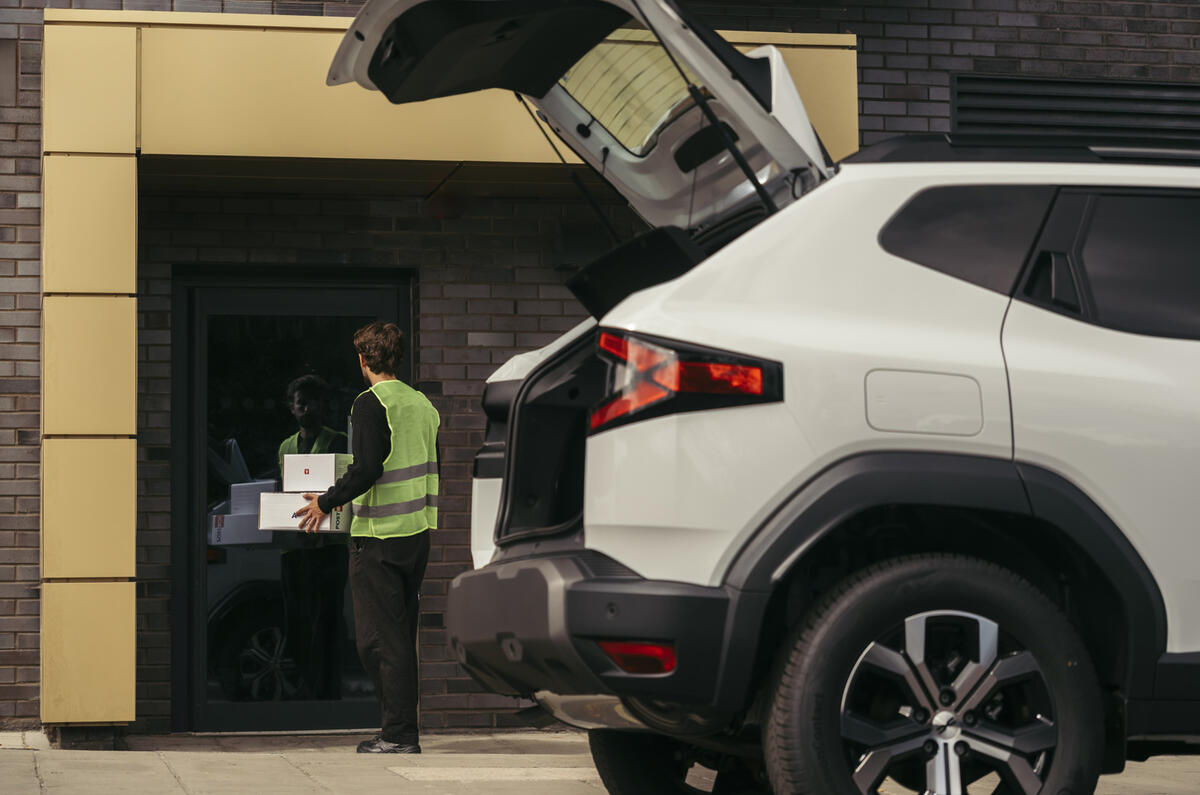 Dacia Duster Cargo Exterior (6) Dacia Duster Cargo Exterior (6)