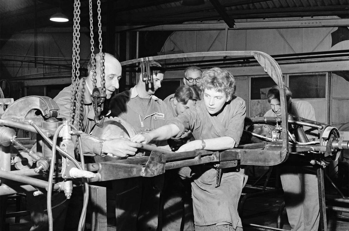 Daphne arnott car building Daphne arnott car building