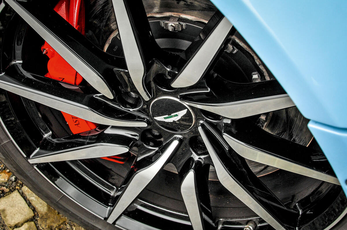 Aston Martin DB11 vs Bentley Continental GT Speed