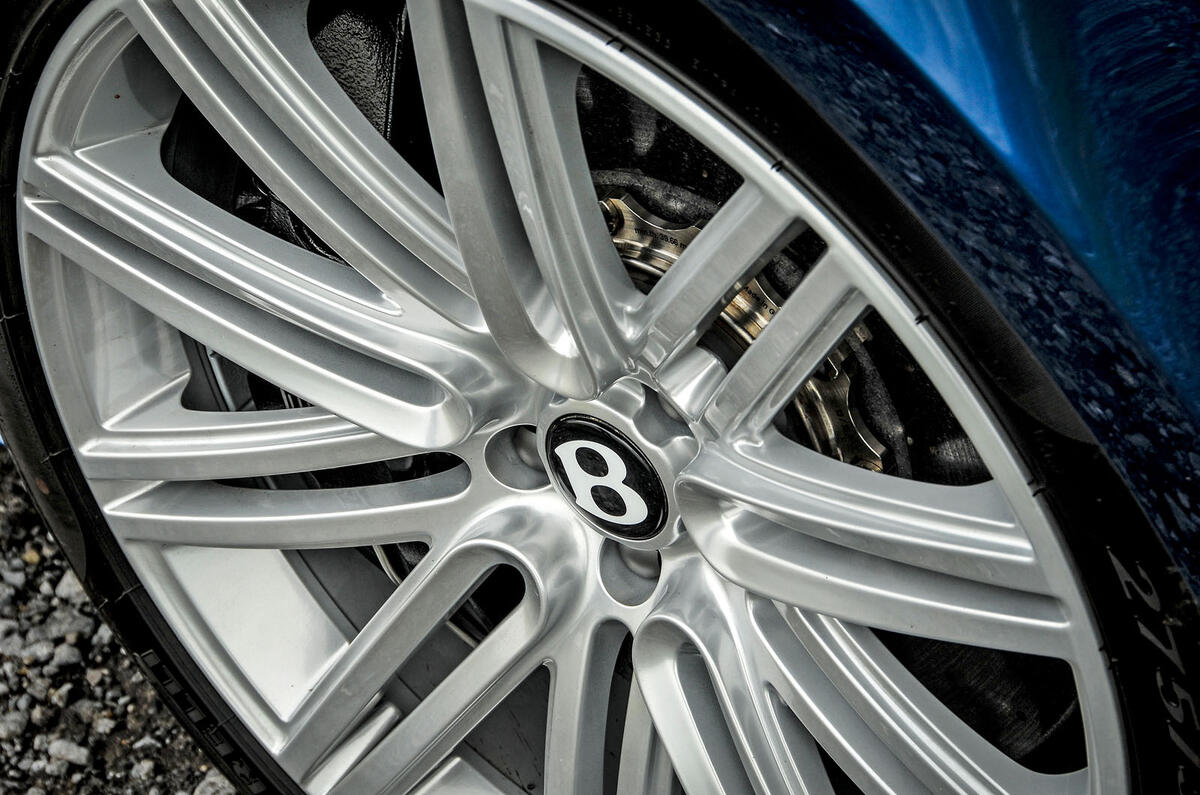 Aston Martin DB11 vs Bentley Continental GT Speed