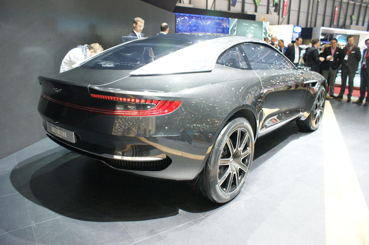 Aston Martin DBX