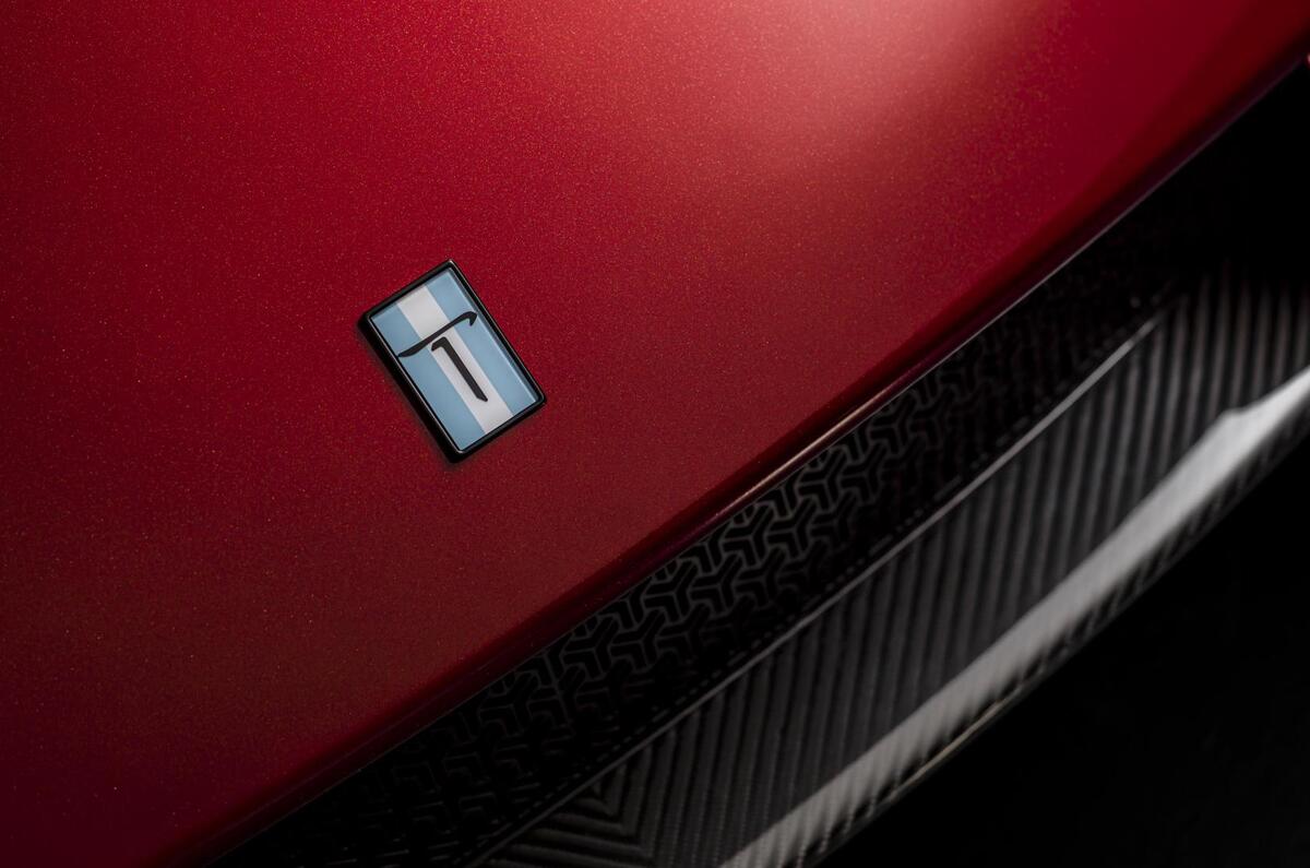 De Tomaso P72 badge