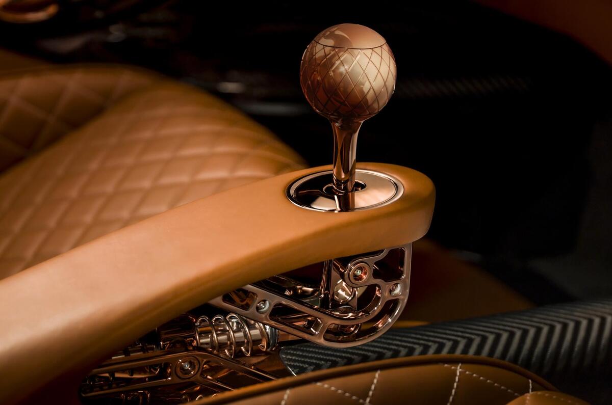 De Tomaso P72 gearshift
