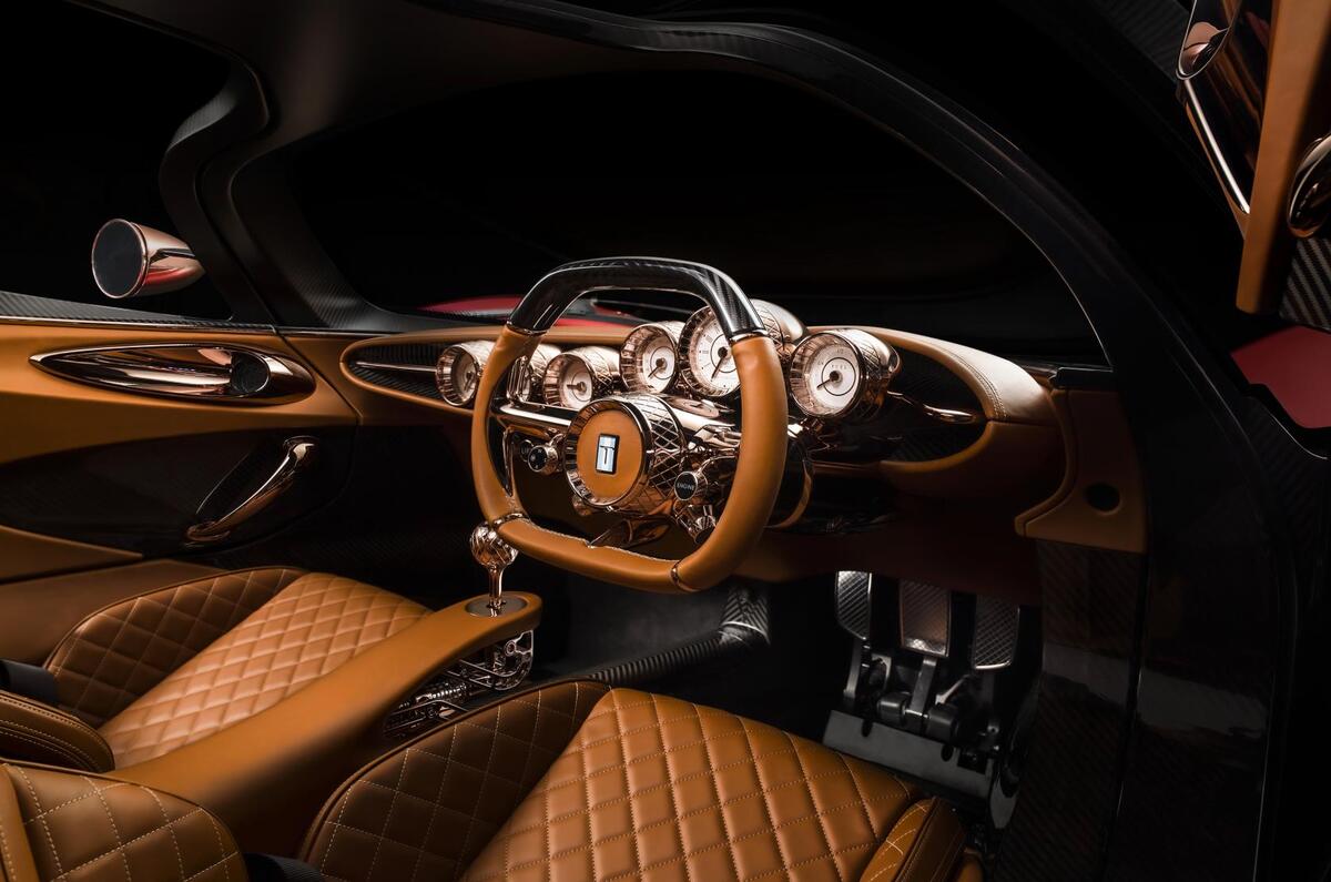 De Tomaso Py72 interior