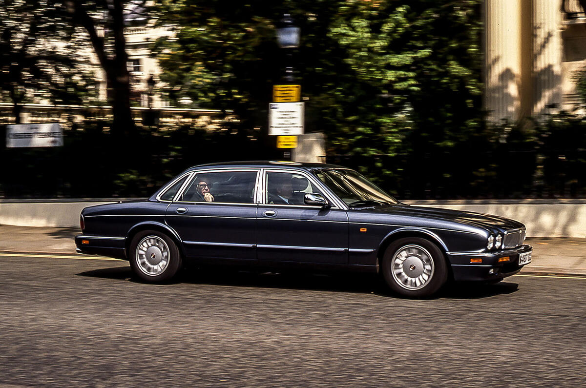 Jaguar XJ40