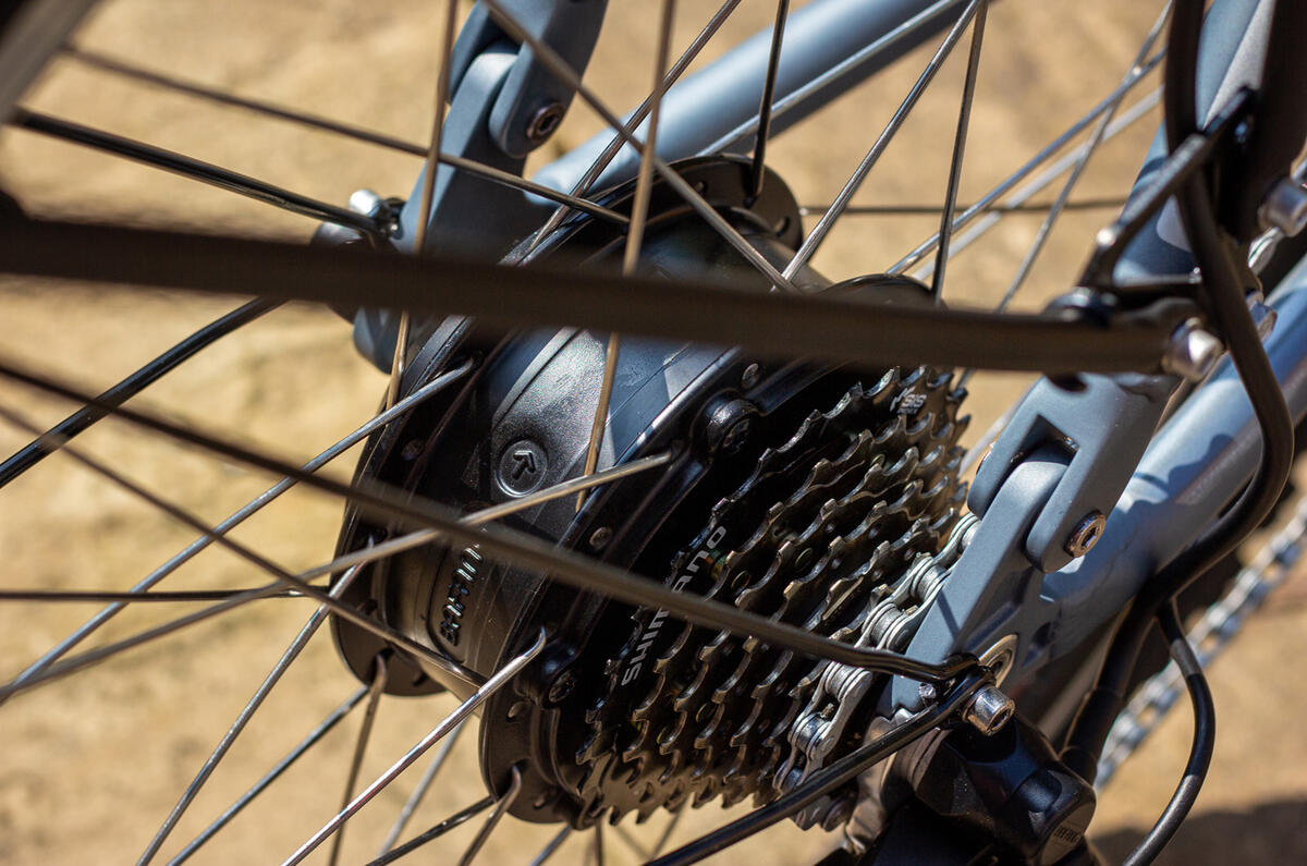 Rear hub motor delivers 250W and 22.1lb ft torque Rear hub motor delivers 250W and 22.1lb ft torque