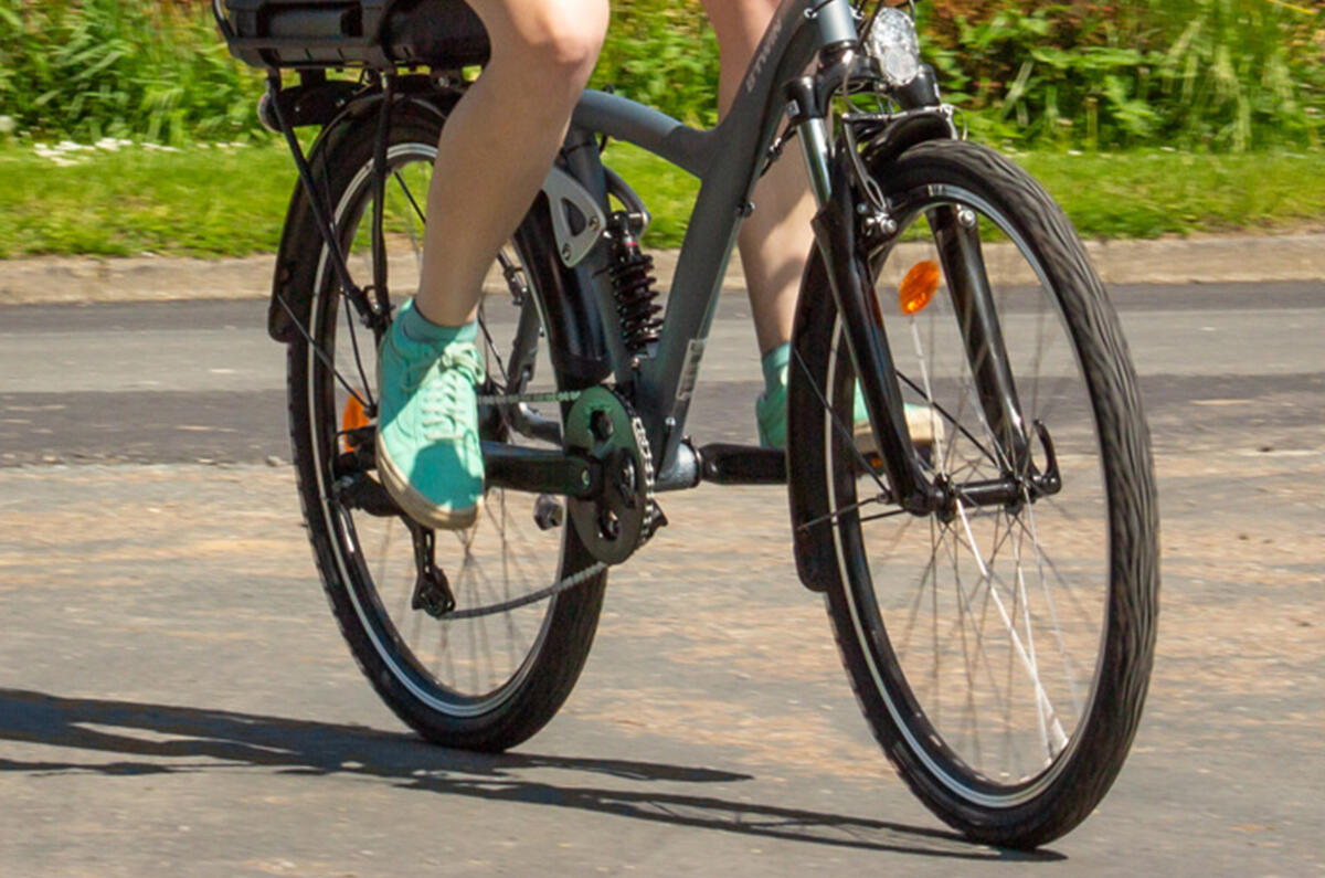 Medium is for riders 1.45-1.74m in height, large for those 1.75-1.95m Medium is for riders 1.45-1.74m in height, large for those 1.75-1.95m