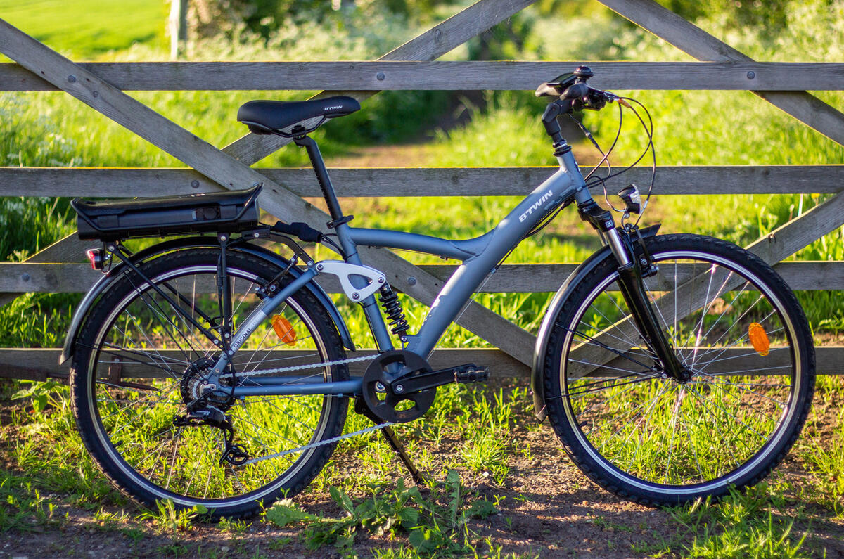 Frame is made from aluminium; the medium-sized bike's 25.5kg weight can be prohibitive Frame is made from aluminium; the medium-sized bike's 25.5kg weight can be prohibitive