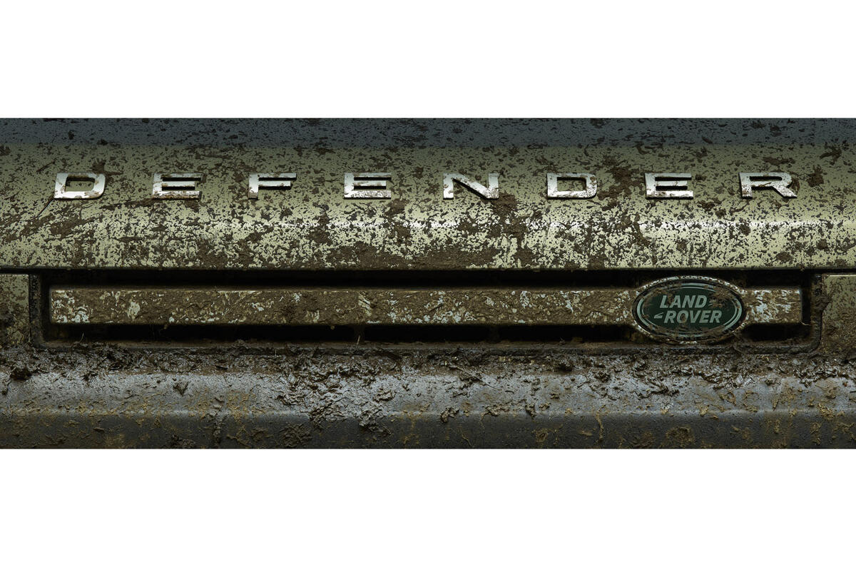 2020 Land Rover Defender front grille