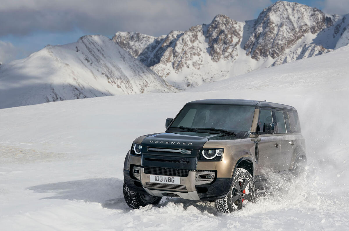 2020 Land Rover Defender reveal - off-roading front