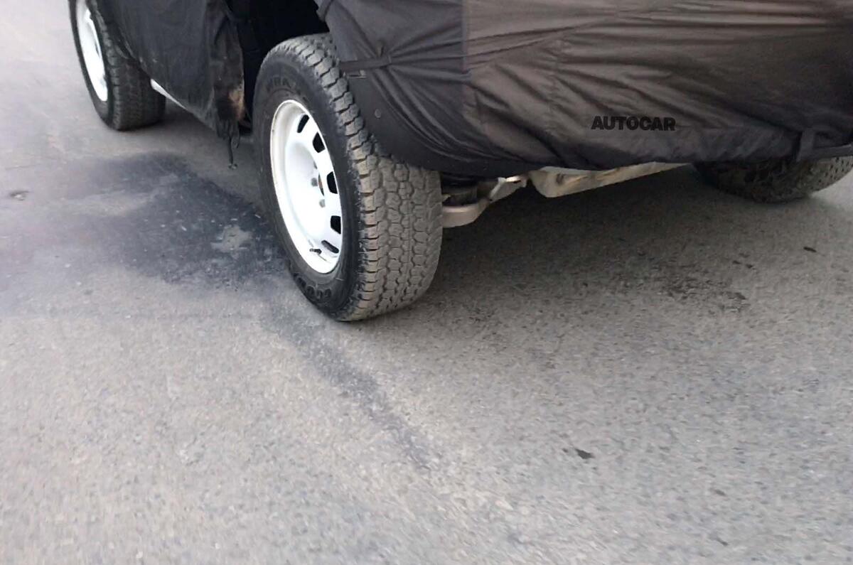 Land Rover Defender Utility spyshots