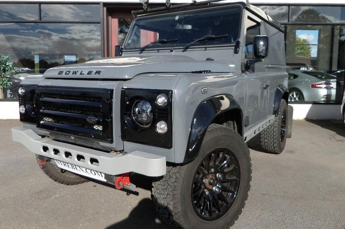 Land Rover Defender 90 Bowler
