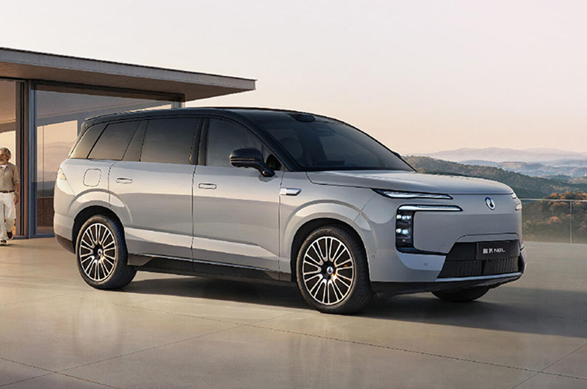 Denza N8L front quarter Denza N8L front quarter