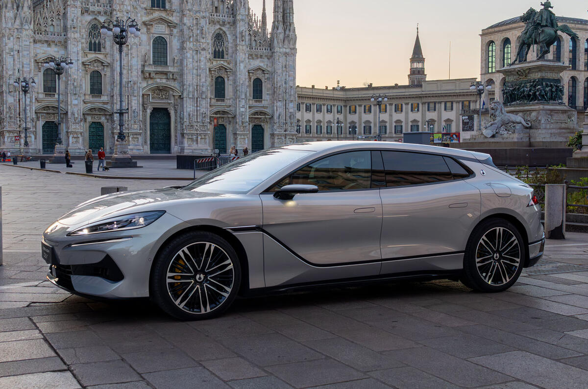Denza Z9GT side