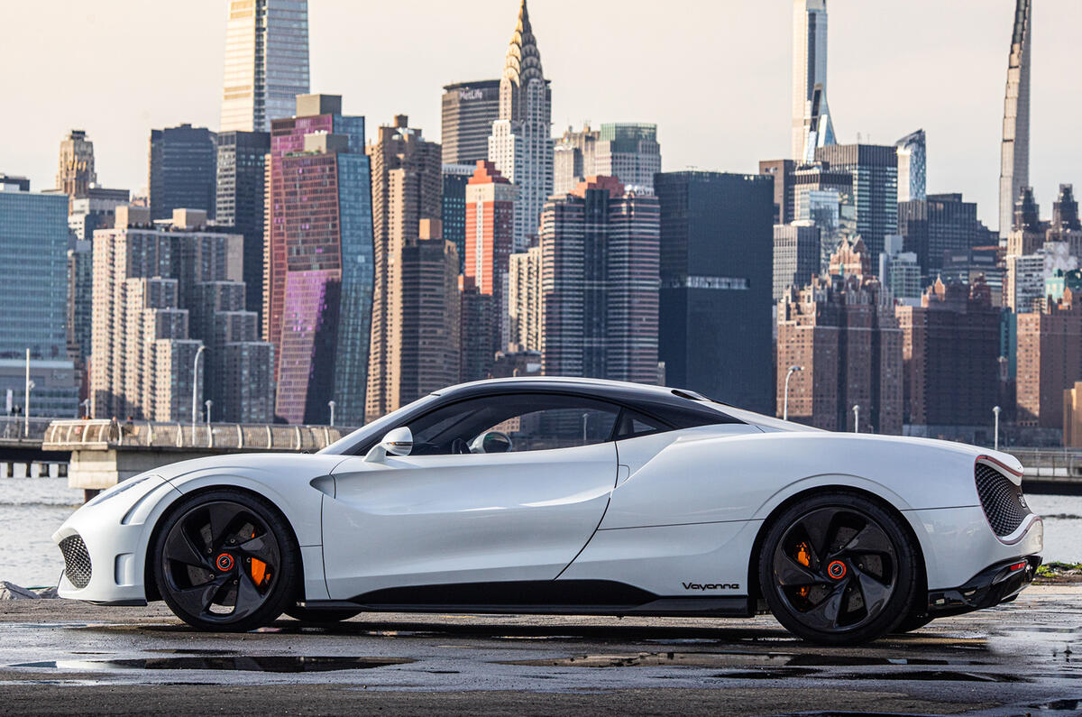 DEUS Vayanne (1) DEUS Vayanne (1)