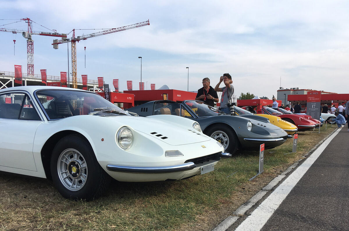 FERRARI DINO