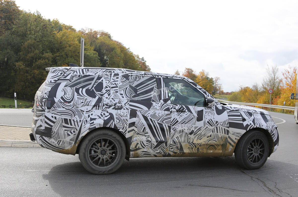 Land Rover Discovery spy pictures