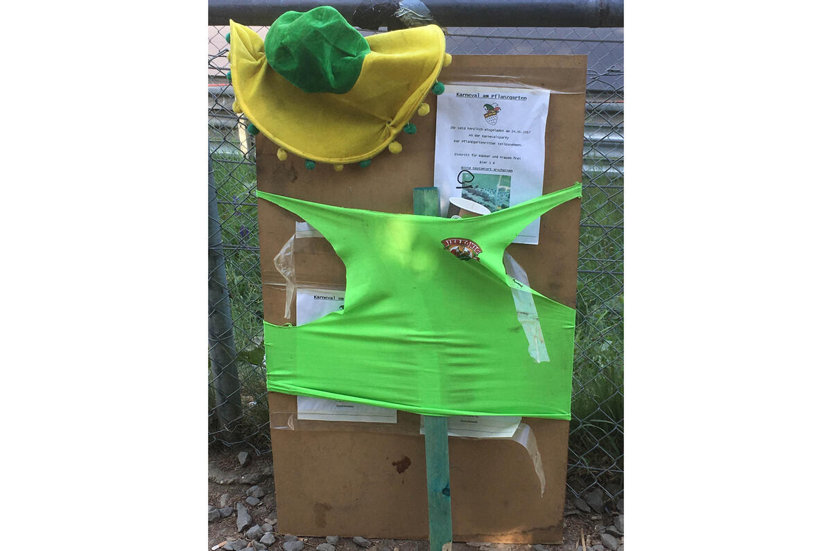 Even the plywood gets dressed up on saturday night at N24. 