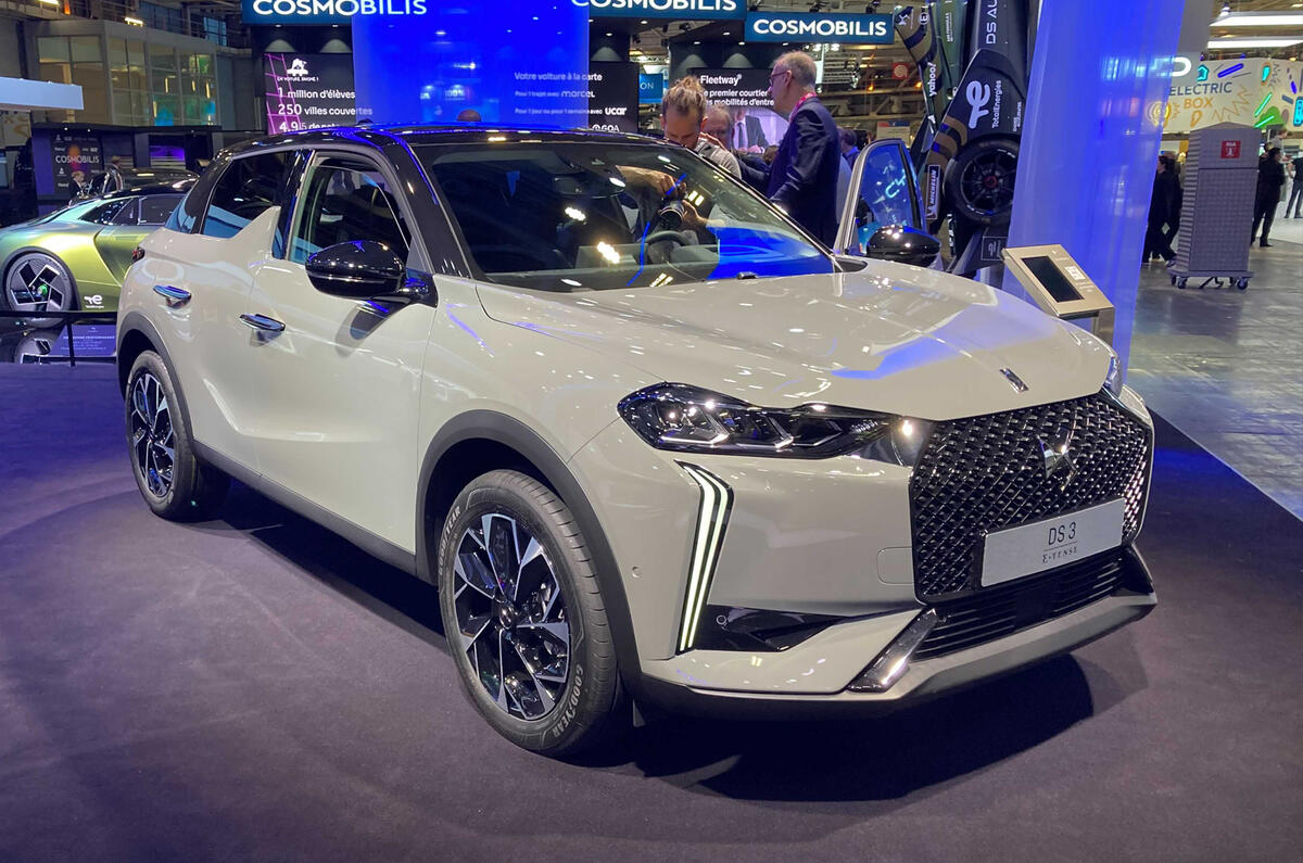 DS 3 2022 front r quarter static Paris motor show DS 3 2022 front r quarter static Paris motor show