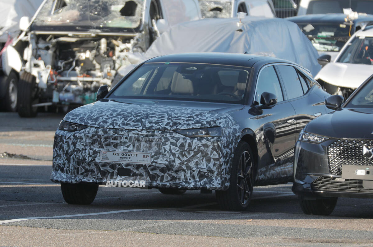 DS No4 camo front quarter