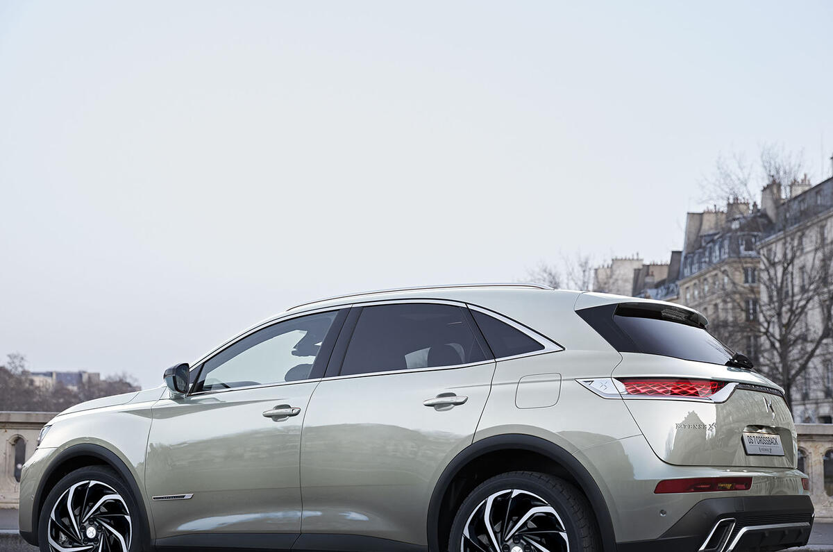 DS 7 Crossback E-Tense revealed as Volvo XC60 T8 rival