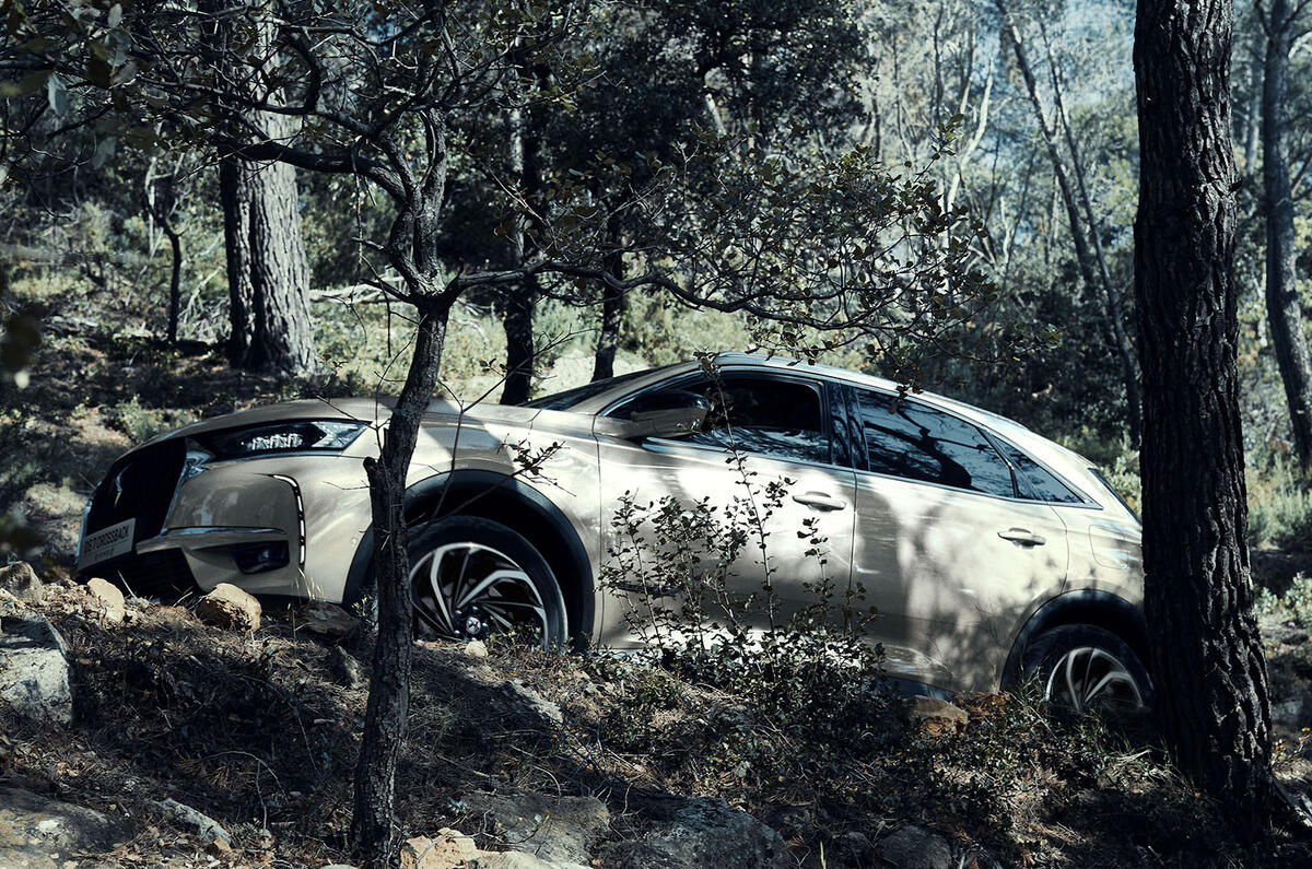 DS 7 Crossback E-Tense revealed as Volvo XC60 T8 rival