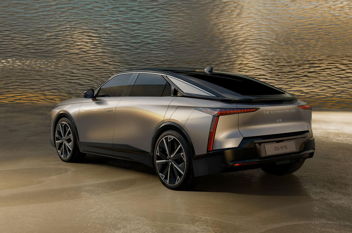 DS No 8   nearside rear quarter