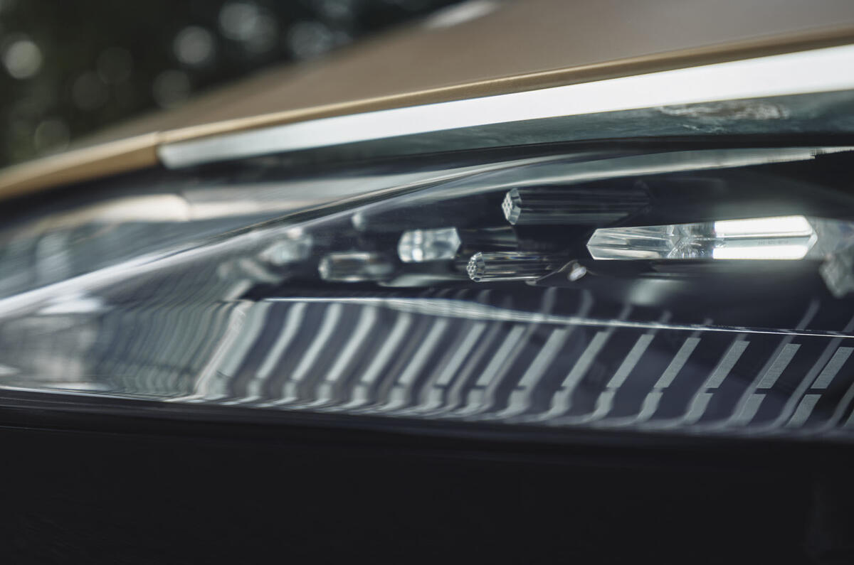 DS SM Tribute   headlight detail DS SM Tribute   headlight detail