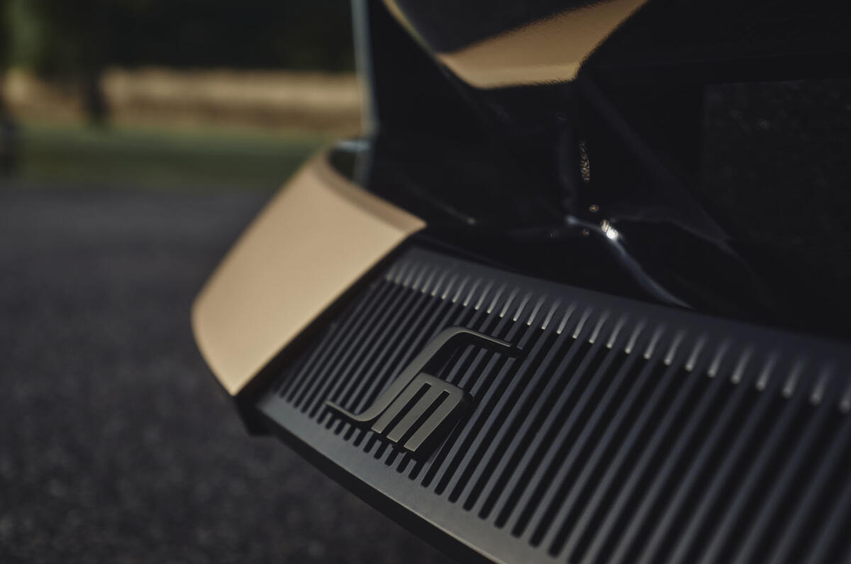 DS SM Tribute   splitter detail DS SM Tribute   splitter detail