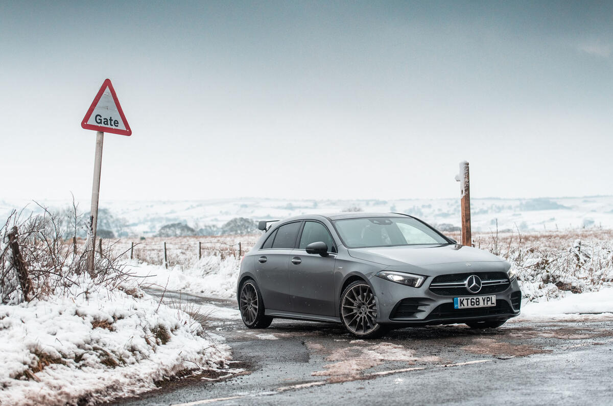 Mercedes-AMG A35 vs. Volkswagen Golf R