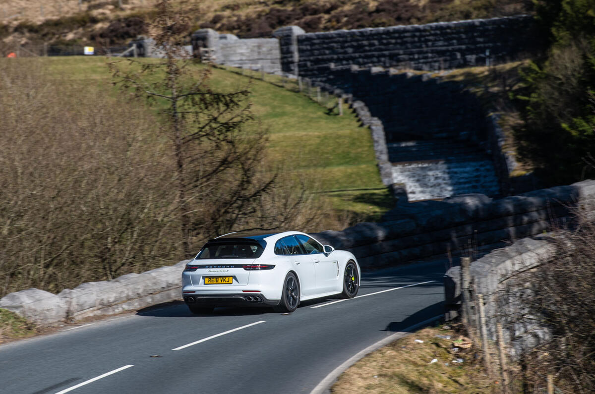 Porsche Panamera Sport Turismo - rear cornering