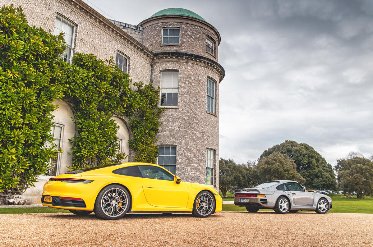 Porsche 992 911 vs. Porsche 959 - parked