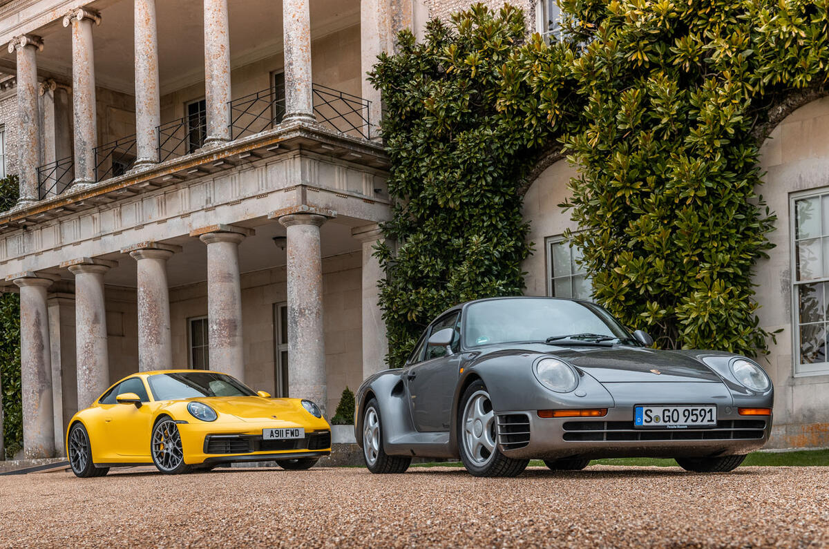 Porsche 992 911 vs. Porsche 959 - parked