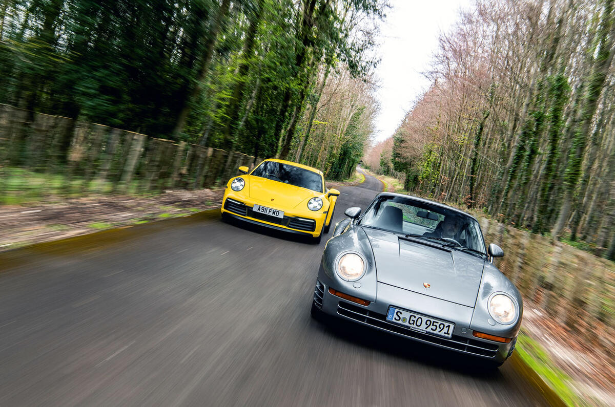 Porsche 992 911 vs. Porsche 959 - front