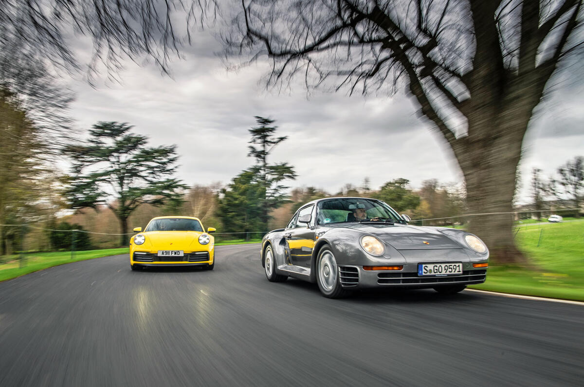 Porsche 992 911 vs. Porsche 959 - front