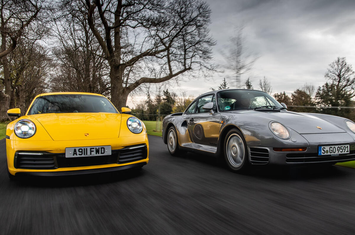 Porsche 992 911 vs. Porsche 959 - front