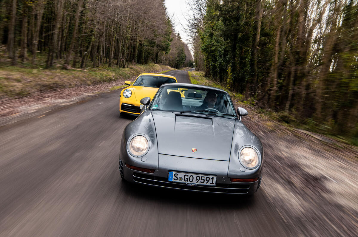 Porsche 992 911 vs. Porsche 959 - front