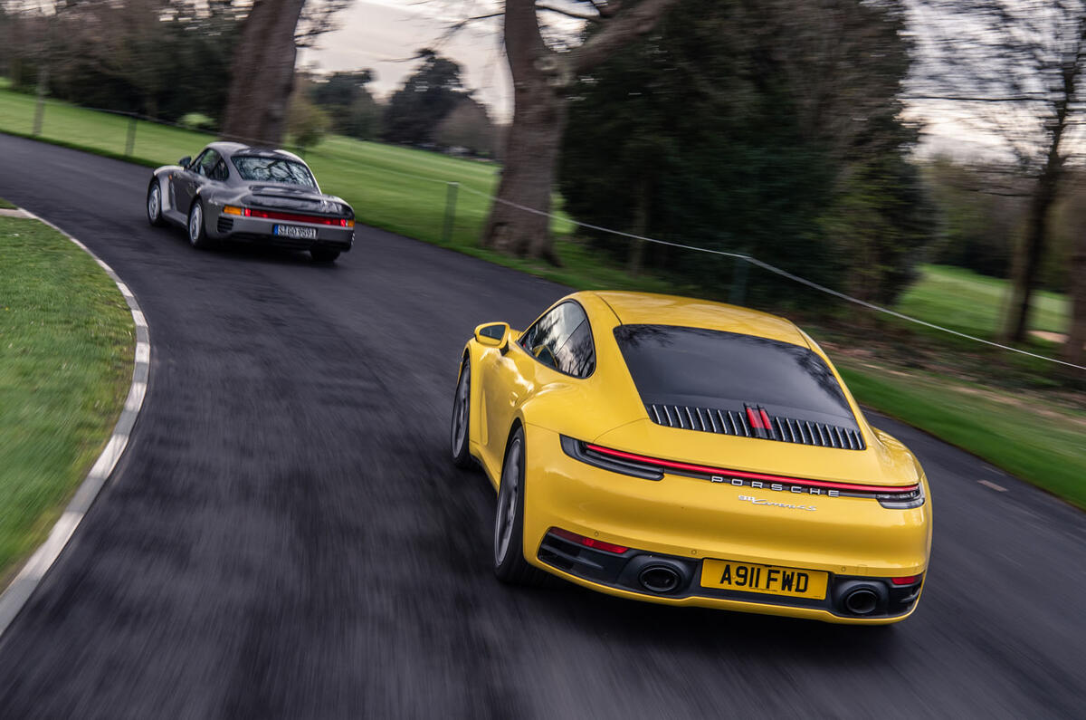 Porsche 992 911 vs. Porsche 959 - rear