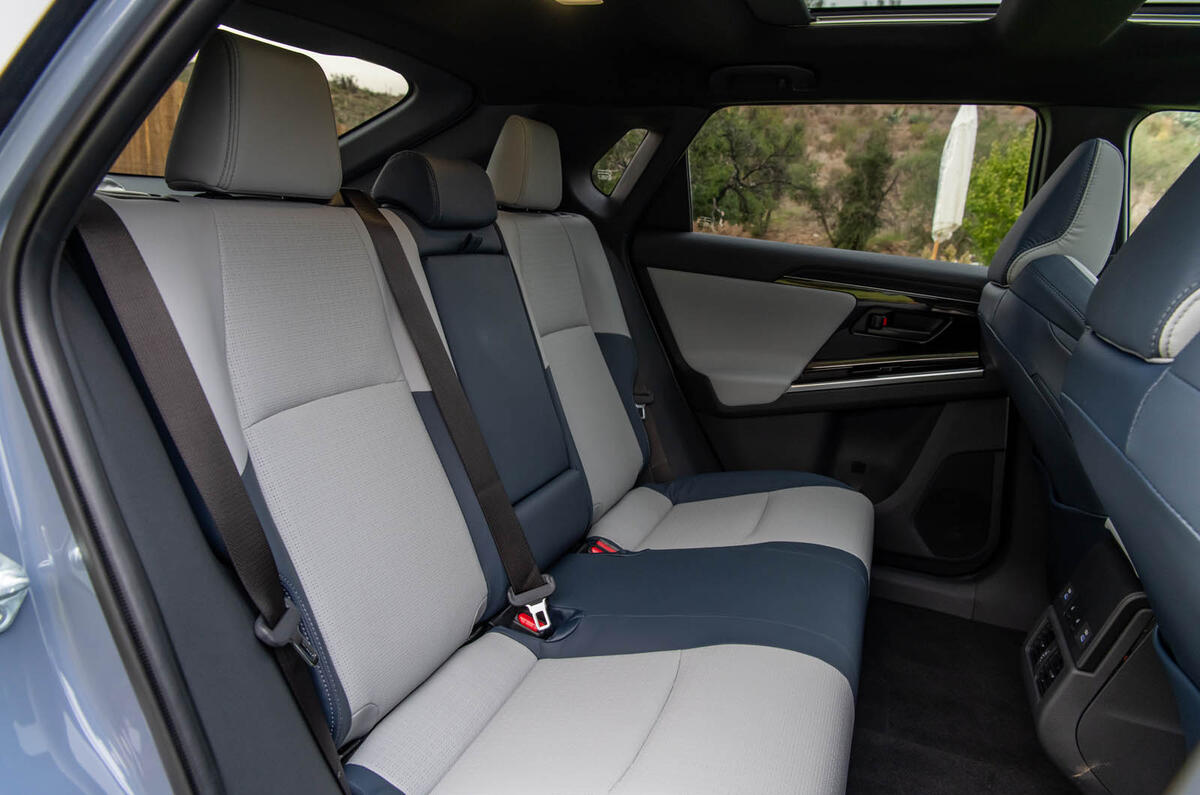 DSC 2988 v2 DSC 2988 v2