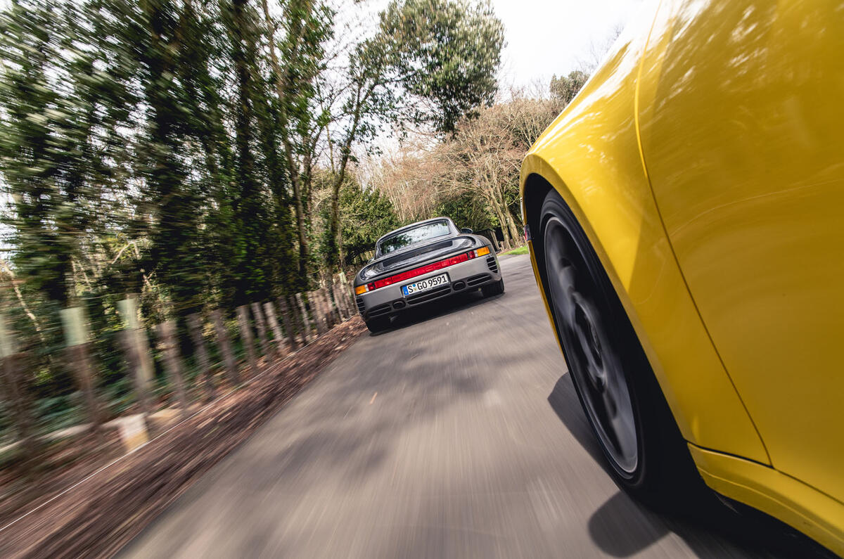 Porsche 992 911 vs. Porsche 959 - wing