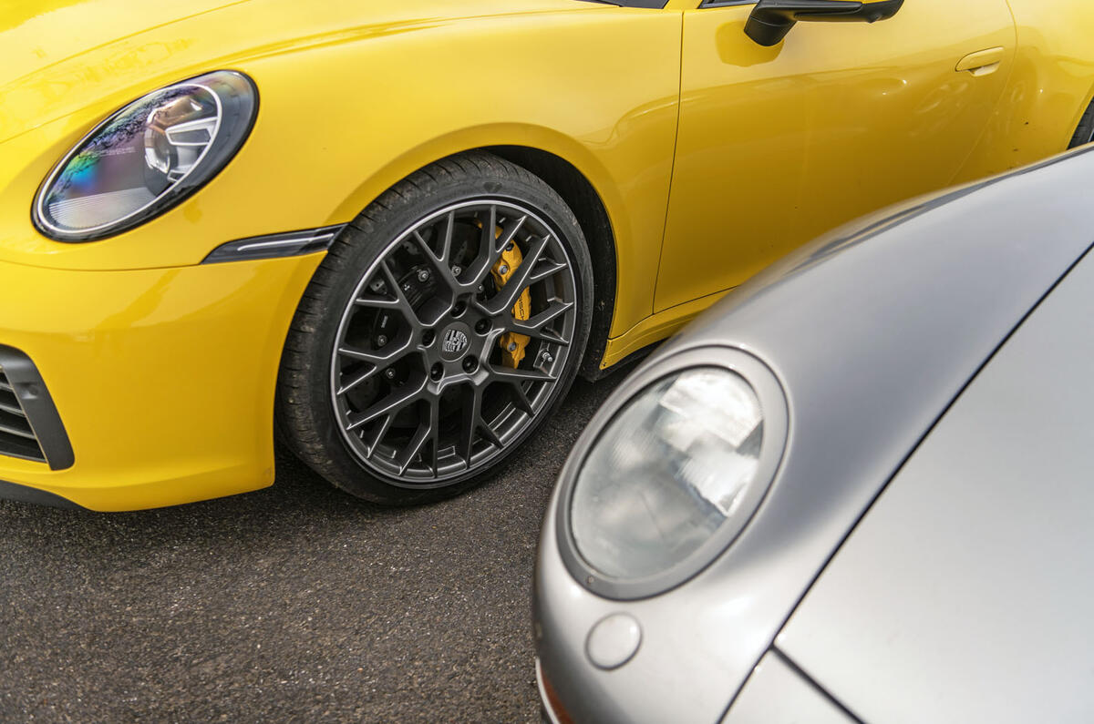Porsche 992 911 vs. Porsche 959 - parked