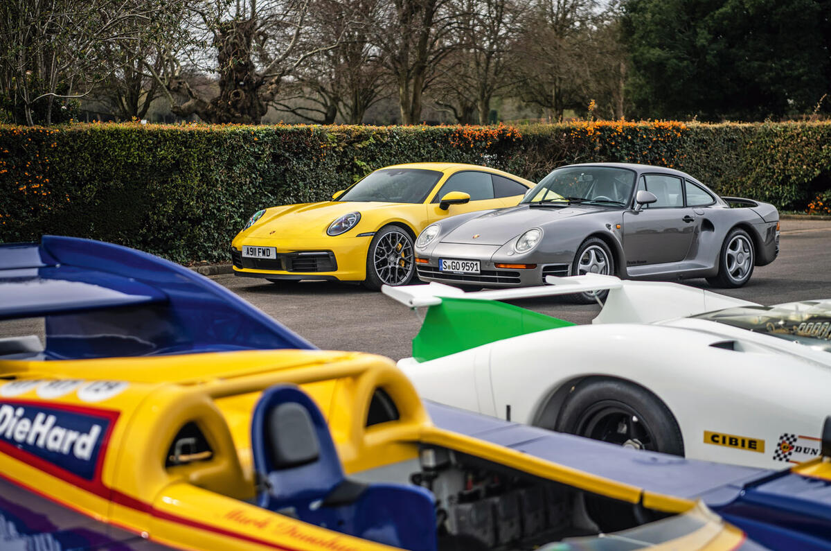 Porsche 992 911 vs. Porsche 959 - parked