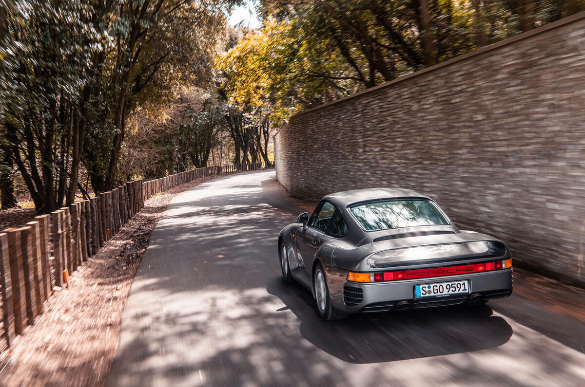 Porsche 959 - rear