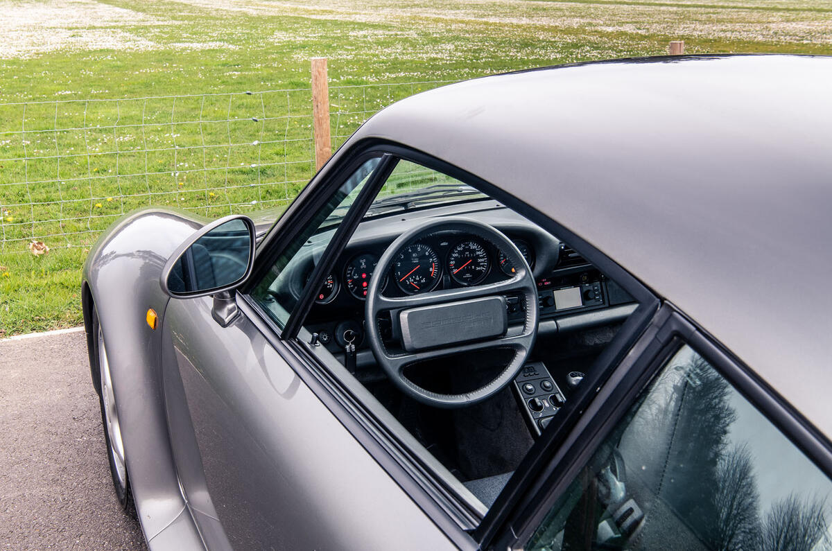 Porsche 959 - interior